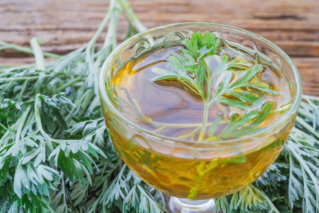 Mugwort decoction treats parasites