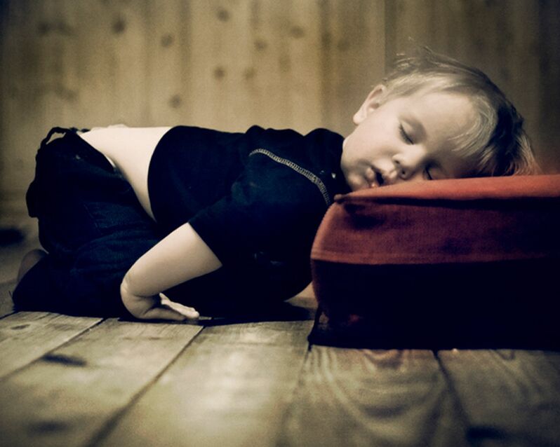 Teeth grinding while sleeping is a sign of helminth infection in both children and adults