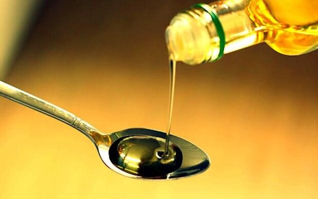 Clean the child's body from worms with castor oil or linseed oil