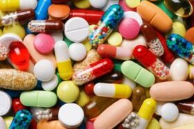The attending physician will competently select drugs for treating worms.